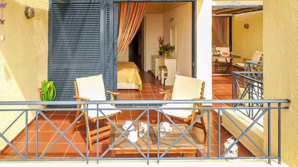 Manto On The Beach Apartments Barbati Exterior photo